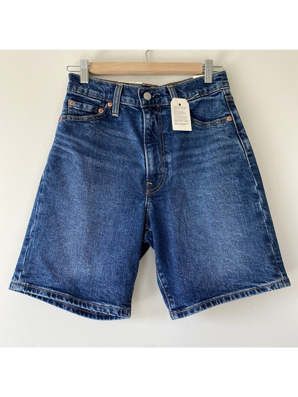NWT Levi's Women's 26 Premium Ribcage Bermuda Denim Shorts Size 26 Medium Wash